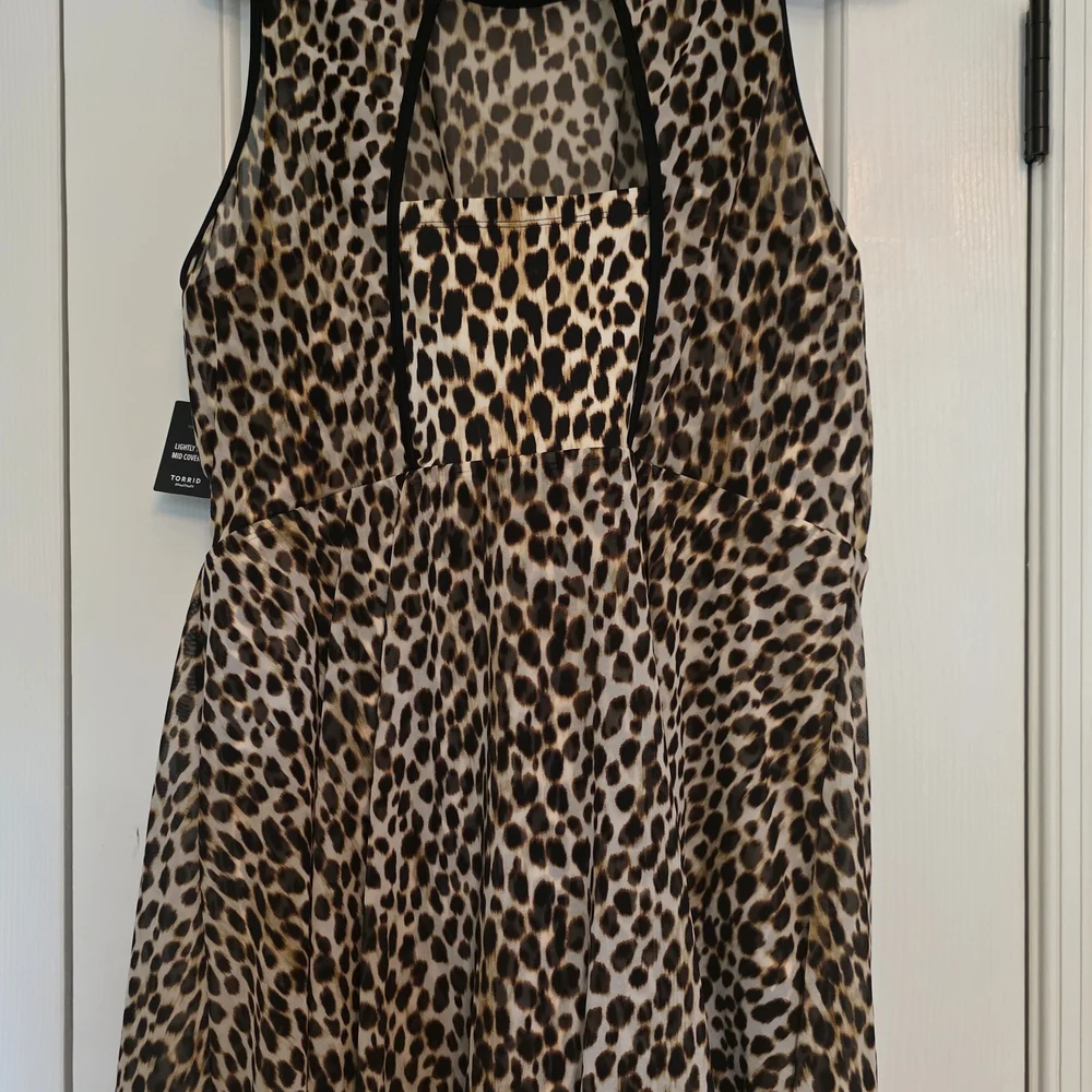 NWT Underwire Long Mesh Overlay Swim Dress With Brief -- Cheetah Tan Size 38D/DD - Picture 5 of 8
